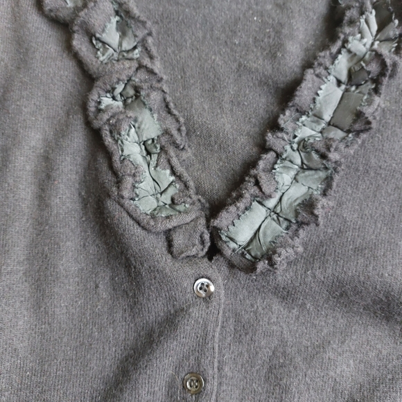 Moschino black cashmere wool blend knit sweater with ruffle knit detail Vintage - Picture 7 of 7